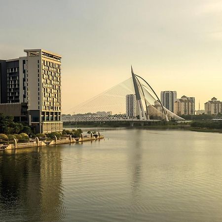 Zenith Hotel Πουτρατζάγια Εξωτερικό φωτογραφία View of the bridge from Putrajaya.