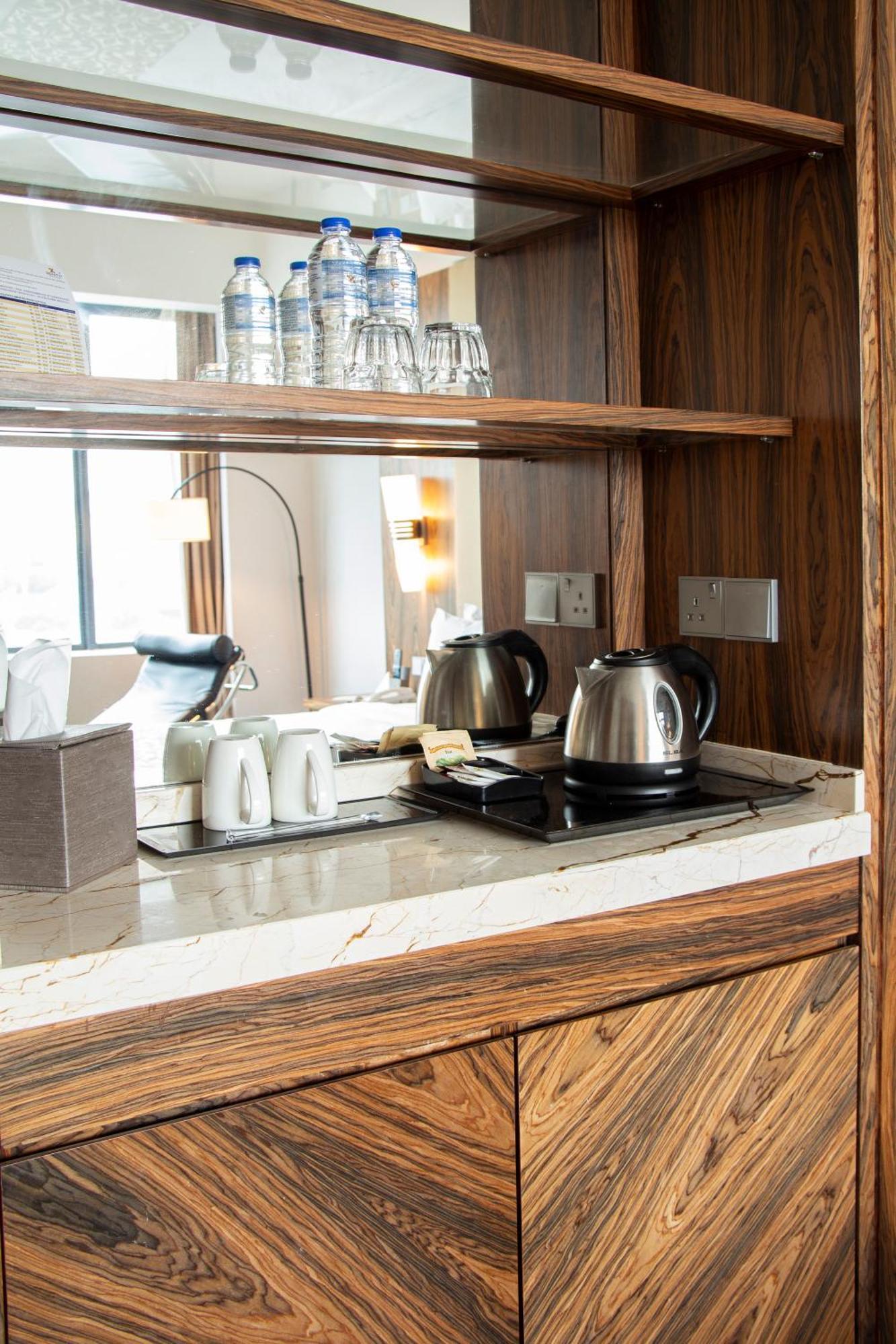 Zenith Hotel Πουτρατζάγια Εξωτερικό φωτογραφία Two electric kettles