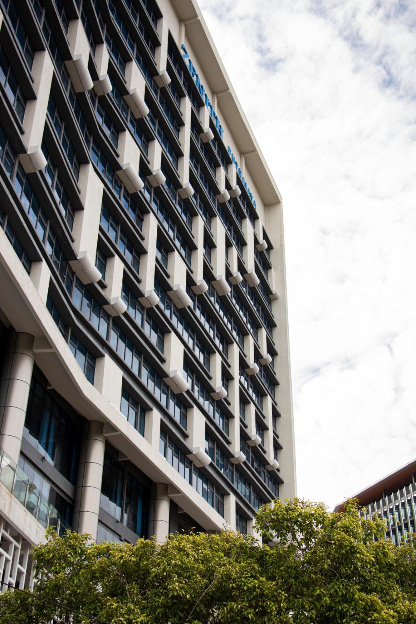 Zenith Hotel Πουτρατζάγια Εξωτερικό φωτογραφία The facade of the building