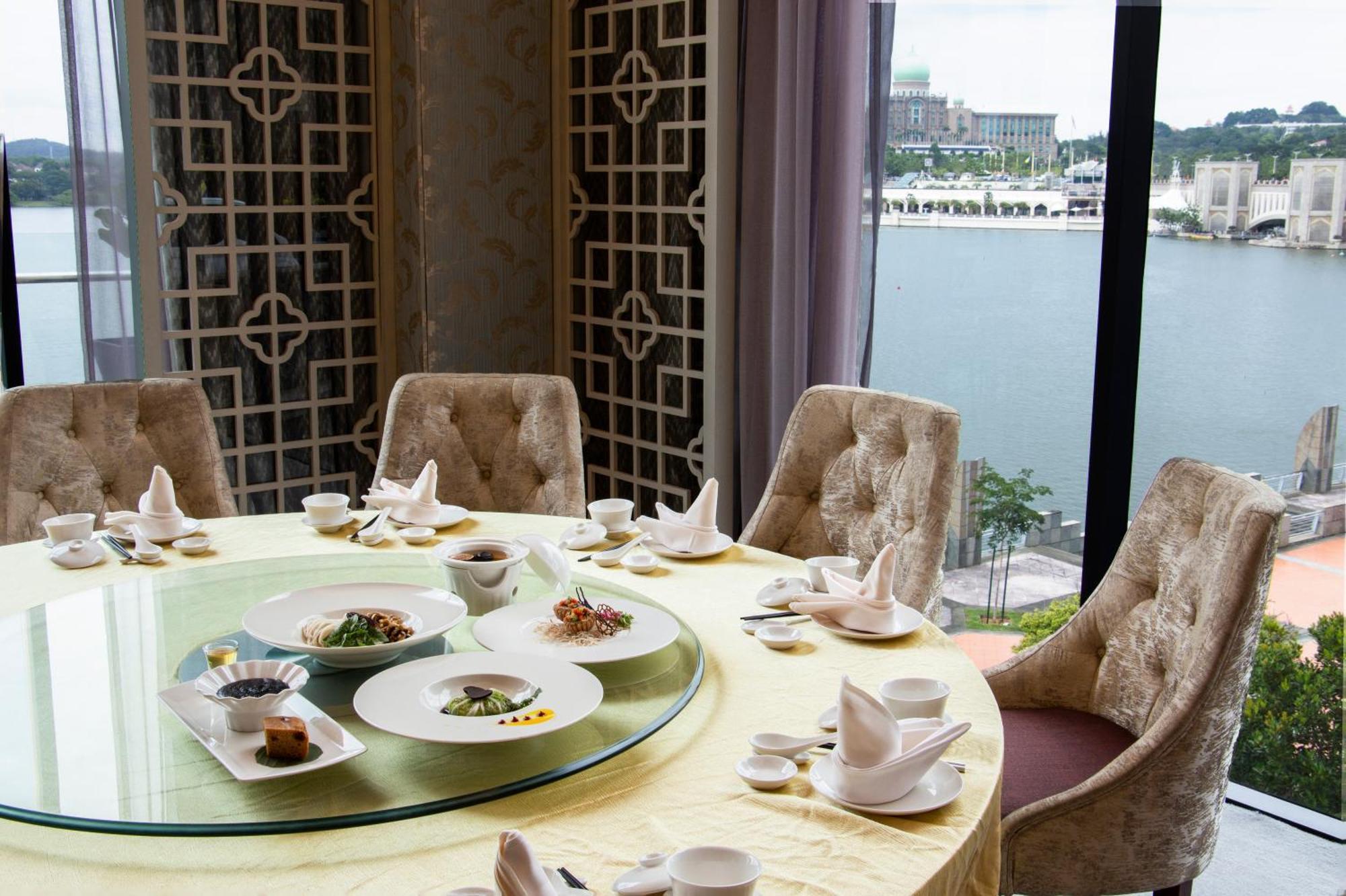 Zenith Hotel Πουτρατζάγια Εξωτερικό φωτογραφία A restaurant in Shenzhen, China