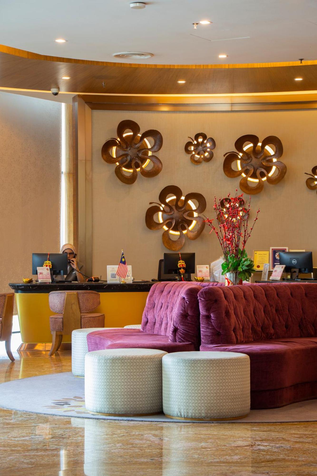 Zenith Hotel Πουτρατζάγια Εξωτερικό φωτογραφία The lobby of the hotel
