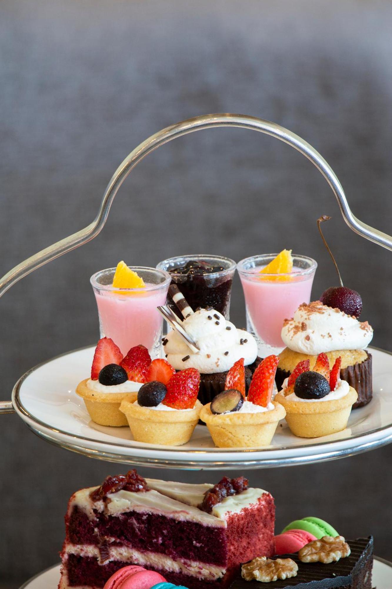 Zenith Hotel Πουτρατζάγια Εξωτερικό φωτογραφία A selection of desserts