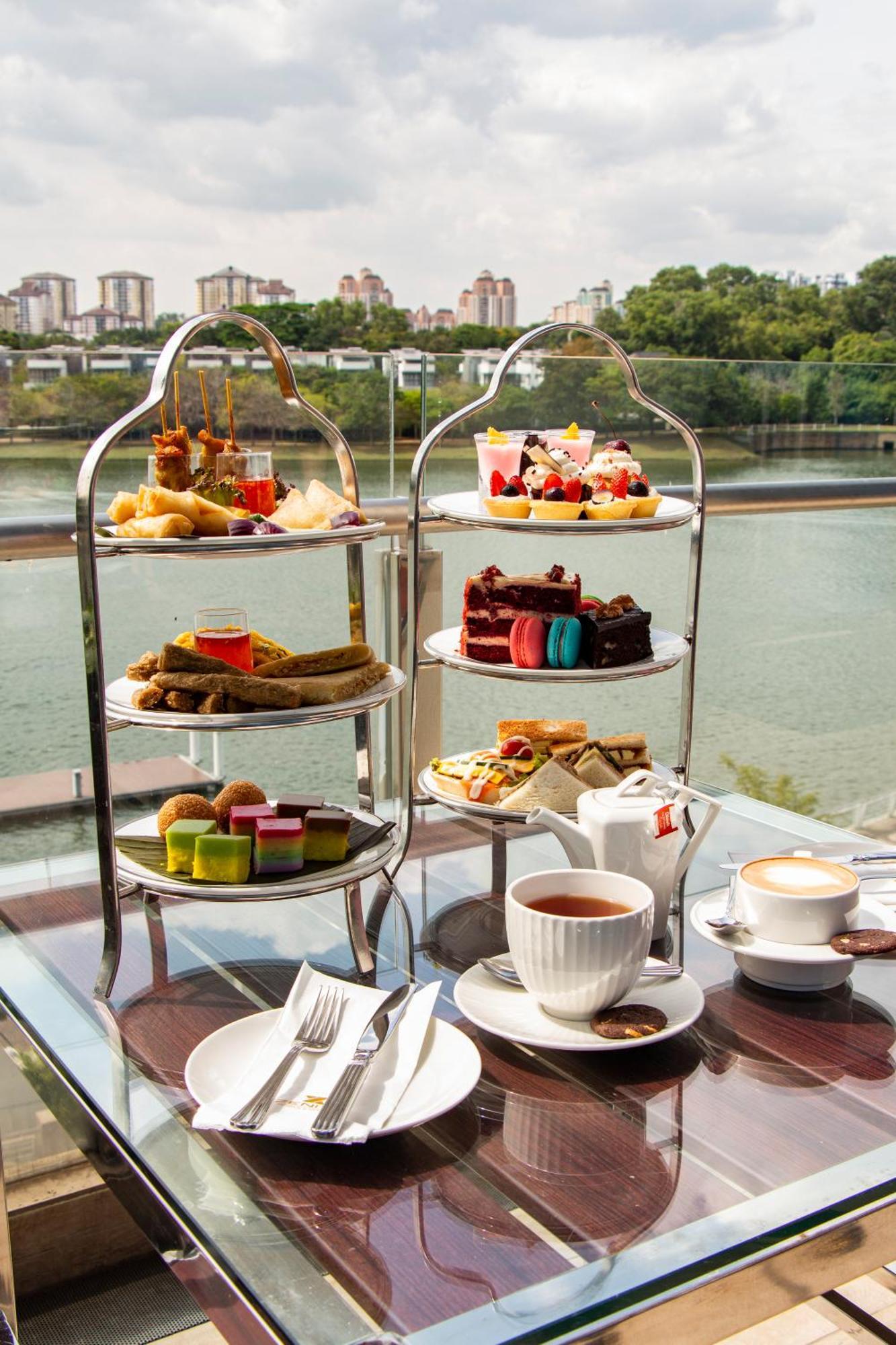 Zenith Hotel Πουτρατζάγια Εξωτερικό φωτογραφία Afternoon tea at the River Café