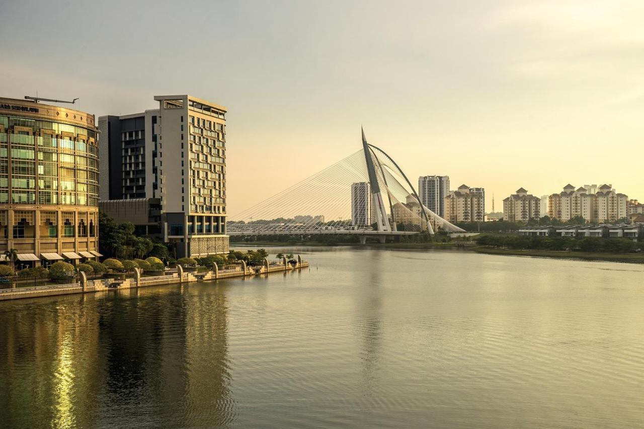 Zenith Hotel Πουτρατζάγια Εξωτερικό φωτογραφία View of the bridge from Putrajaya.
